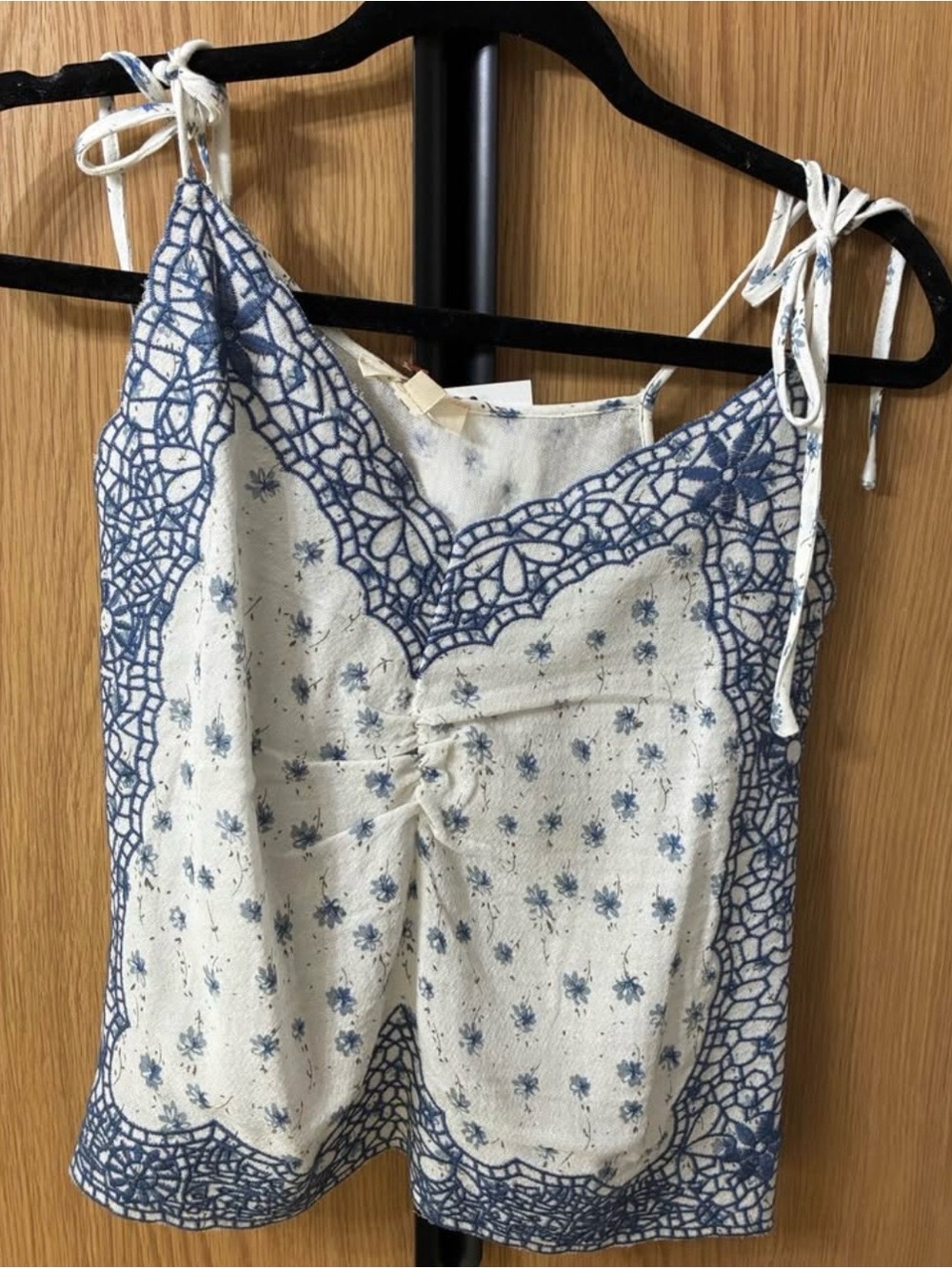 entro Cream and Blue Tie-Shoulder Floral Border Camisole